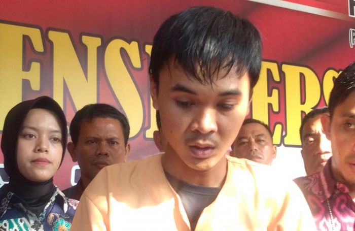 Jual Istrinya Sendiri Secara Online Kepada Pria Hidung Belang, Pria ini Tertangkap di Tuban Jual Istrinya Sendiri Secara Online Kepada Pria Hidung Belang, Pria ini Tertangkap di Tuban