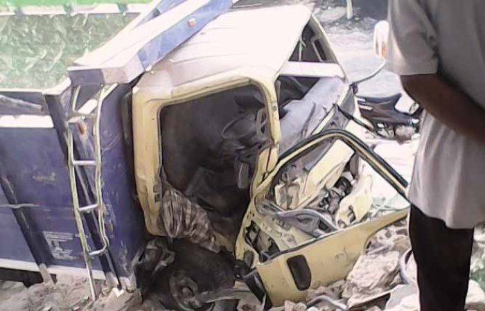 Sopir Ngantuk, Truk di Bluto Sumenep Tabrak Tebing Sopir Ngantuk, Truk di Bluto Sumenep Tabrak Tebing