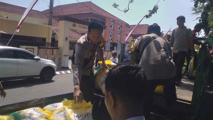 Polres Probolinggo Kota Salurkan Beras Murah, Harga di Bawah HET