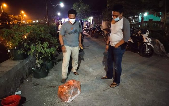 Astaghfirullah, Bayi Merah Dibuang di Sungai Sidoarjo, Tali Pusar Masih Menempel Astaghfirullah, Bayi Merah Dibuang di Sungai Sidoarjo, Tali Pusar Masih Menempel