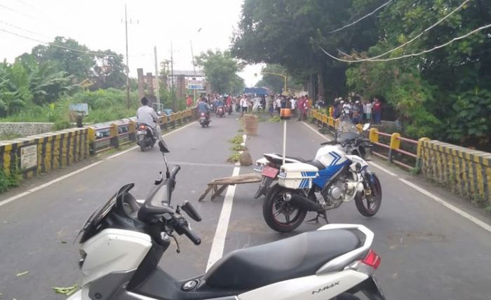Penyangga Jembatan Kedung Asem Ambruk, Akses Jalan Nasional di Probolinggo Ditutup Penyangga Jembatan Kedung Asem Ambruk, Akses Jalan Nasional di Probolinggo Ditutup