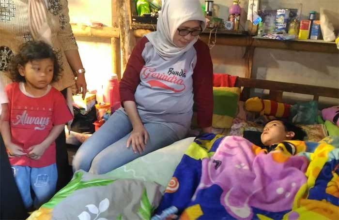 Dinilai Kurang Peduli Terhadap Warganya yang Sakit, Bunda Indah Semprot Camat Klakah Dinilai Kurang Peduli Terhadap Warganya yang Sakit, Bunda Indah Semprot Camat Klakah