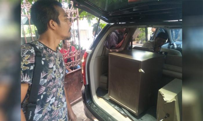Kasus Investasi Bodong Sapi Perah: Polisi Sita Dokumen dan Brankas CV. TMJ dari Rumah Pengacara Kasus Investasi Bodong Sapi Perah: Polisi Sita Dokumen dan Brankas CV. TMJ dari Rumah Pengacara