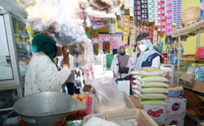 Banyuwangi Galang Gerakan Belanja Sembako di Warung Tetangga, Hasilnya Didonasikan Banyuwangi Galang Gerakan Belanja Sembako di Warung Tetangga, Hasilnya Didonasikan