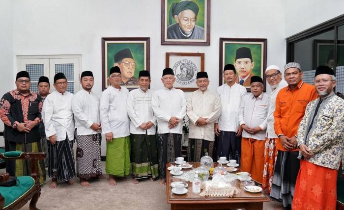 Silaturahmi dengan Ulama, Presiden PKS Sowan ke Ponpes Tebuireng dan Ziarahi Makam Pendiri NU