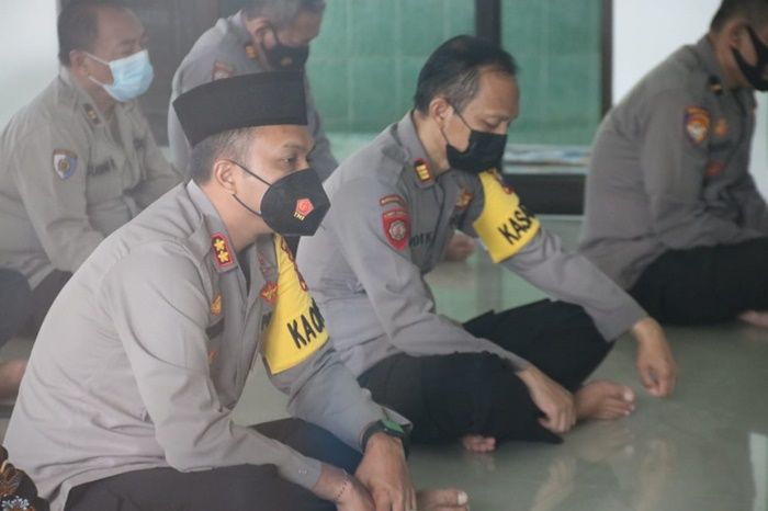 Pertebal Keimanan Anggota, Polres Ngawi Gelar Peringatan Nuzulul Qur Pertebal Keimanan Anggota, Polres Ngawi Gelar Peringatan Nuzulul Qur