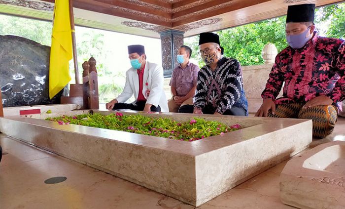 Tapak Tilas Jejak Perdamaian Nasional, BPIP Ziarah ke Makam Bung Karno Tapak Tilas Jejak Perdamaian Nasional, BPIP Ziarah ke Makam Bung Karno