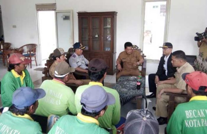 Pemkot Pasuruan Tertibkan Tukang Becak Pemkot Pasuruan Tertibkan Tukang Becak