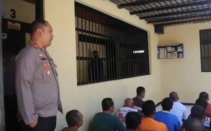 Kapolres Ngawi Tinjau Ruang Tahanan Kapolres Ngawi Tinjau Ruang Tahanan