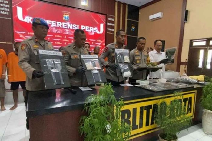 Pemilik Ladang Ganja di Blitar Akui Jual Ganja Kering Rp5 Juta per Kg