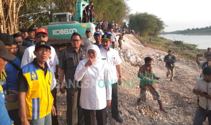 Gubernur Jatim Tinjau Tanggul Ambles di Tuban, Janjikan Penanganan Permanen Melalui PUPR