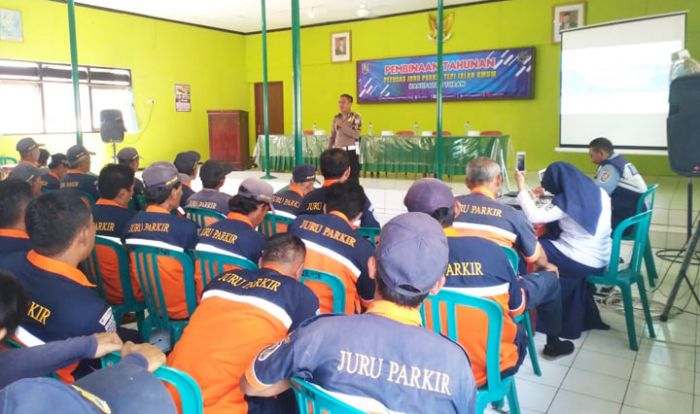 Ratusan Jukir di Tuban Dapat Pembinaan dari Dishub Ratusan Jukir di Tuban Dapat Pembinaan dari Dishub