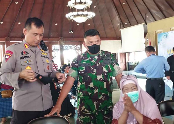 Polres Pamekasan dan Forkopimda Menggelar Gebyar Vaksinasi Booster