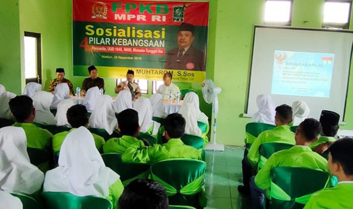 Sosialisasikan 4 Pilar, Mbah Tarom Tegaskan Madiun Bukan Tempatnya PKI Sosialisasikan 4 Pilar, Mbah Tarom Tegaskan Madiun Bukan Tempatnya PKI
