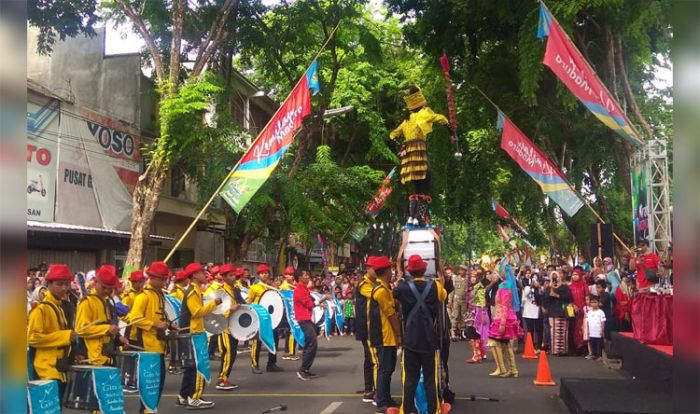 Meriahnya Kirab Budaya Hari Jadi Kabupaten Pamekasan ke-489 Meriahnya Kirab Budaya Hari Jadi Kabupaten Pamekasan ke-489