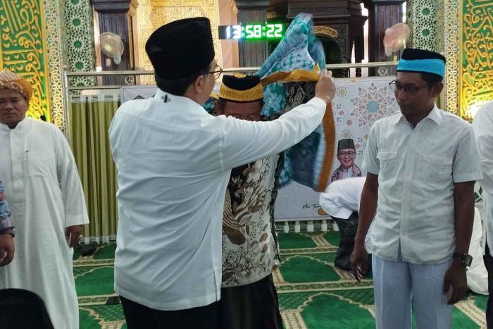 Bupati dan Wabup Pamekasan Lepas dan Berikan Arahan ke 1.200 Calon Jemaah Haji Bupati dan Wabup Pamekasan Lepas dan Berikan Arahan ke 1.200 Calon Jemaah Haji