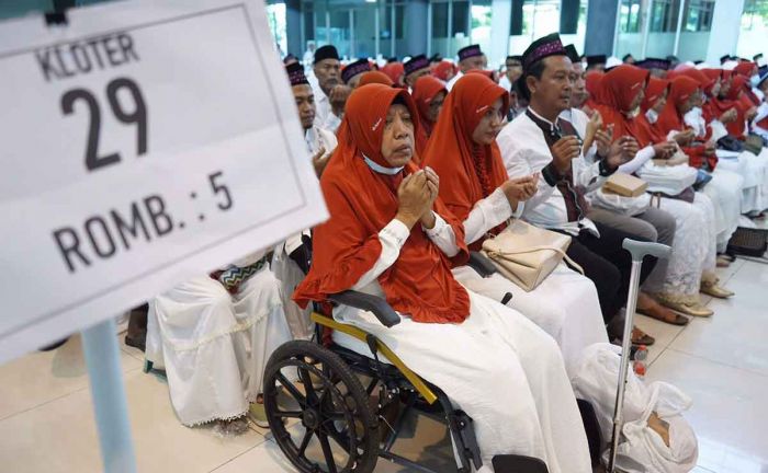 12 CJH dari Kabupaten Kediri Gak Jadi Berangkat, Kenapa? 12 CJH dari Kabupaten Kediri Gak Jadi Berangkat, Kenapa?