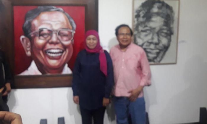 Rizal Ramli dan Khofifah Dipertemukan di Pameran Lukisan Yayak Yatmaka Rizal Ramli dan Khofifah Dipertemukan di Pameran Lukisan Yayak Yatmaka