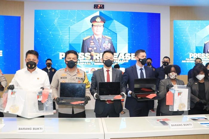 Gandeng FBI, Polda Jatim Bongkar Pembuat Website Scam Untuk Cairkan Dana PUA Warga AS Gandeng FBI, Polda Jatim Bongkar Pembuat Website Scam Untuk Cairkan Dana PUA Warga AS