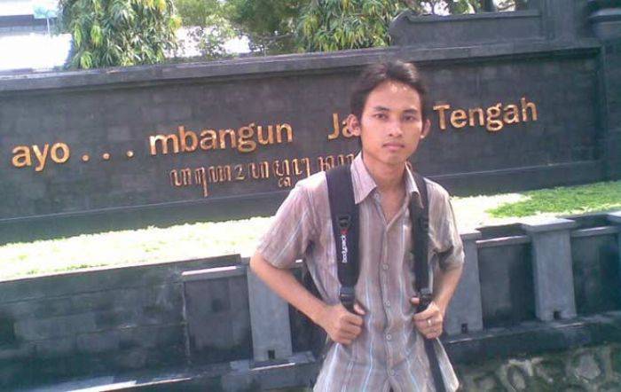 Kuliah di UMK dengan Biaya Sendiri, Tukang Servis Televisi ini Lulus dengan Predikat Cum Laude Kuliah di UMK dengan Biaya Sendiri, Tukang Servis Televisi ini Lulus dengan Predikat Cum Laude