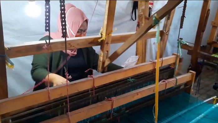 Eksistensi Perajin Kain Tenun Kota Kediri di Masa Pandemi Eksistensi Perajin Kain Tenun Kota Kediri di Masa Pandemi