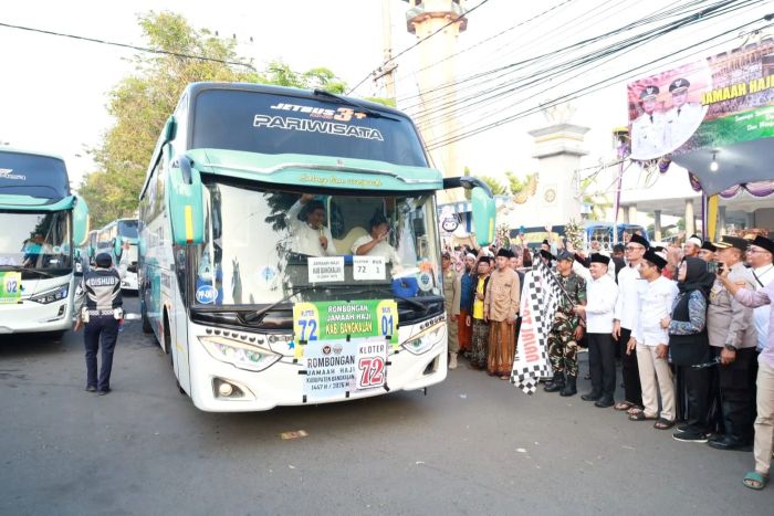 Lepas Keberangkatan 370 Jemaah Haji, Wabup Bangkalan Titip Doa untuk Daerah