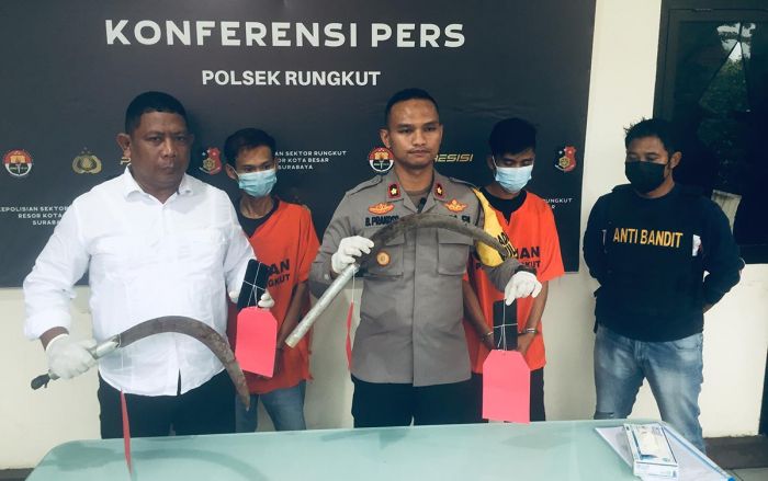 Dua Pelaku Begal Taksi Online di Surabaya Ditembak Polisi, Sembunyi di Rawa-Rawa Selama 16 Jam Dua Pelaku Begal Taksi Online di Surabaya Ditembak Polisi, Sembunyi di Rawa-Rawa Selama 16 Jam