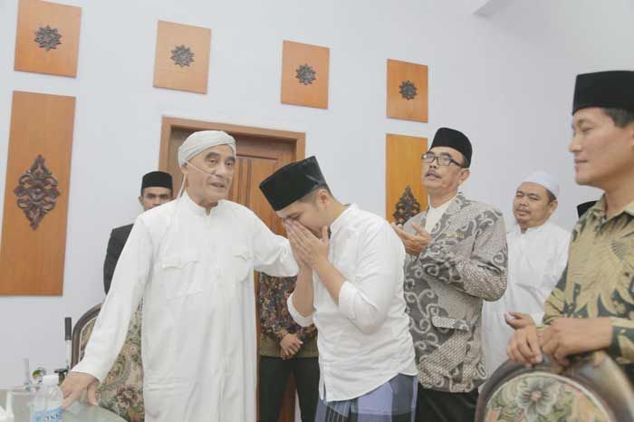 Didukung dan Diwejangi Kiai Karismatik Bondowoso, KH. M. Ma Didukung dan Diwejangi Kiai Karismatik Bondowoso, KH. M. Ma