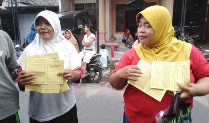 Tagih Uang Tabungan Lebaran, Puluhan Warga Kludan Kembali Datangi Rumah Pasutri Muawanah dan Samin