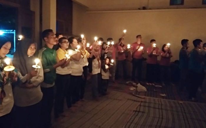 Kenang Badai Cempaka, Konsorsium Relawan Pacitan Nyalakan Seribu Lilin Kenang Badai Cempaka, Konsorsium Relawan Pacitan Nyalakan Seribu Lilin