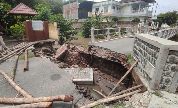 Fondasi Jembatan di Desa Sengon Jombang Ambrol, Akses Jalan Warga Terputus Fondasi Jembatan di Desa Sengon Jombang Ambrol, Akses Jalan Warga Terputus