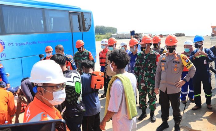 TPPI Tuban Dukung Penuh Evakuasi 16 Nelayan yang Mengalami Laka Laut TPPI Tuban Dukung Penuh Evakuasi 16 Nelayan yang Mengalami Laka Laut