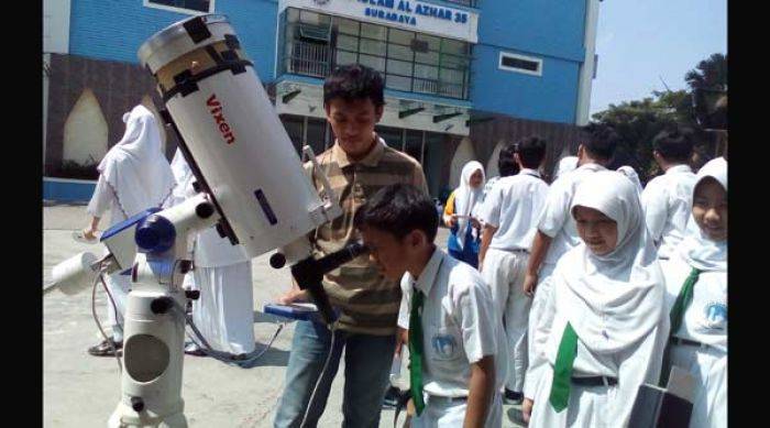 Gerhana Matahari Besok: Bisa Nobar di Masjid Al Akbar, Siswa Belajar Bikin Alat Lihat GMT Gerhana Matahari Besok: Bisa Nobar di Masjid Al Akbar, Siswa Belajar Bikin Alat Lihat GMT