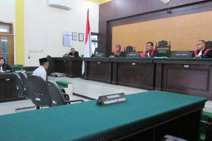 Dituntut 6 Tahun Penjara dan Denda Rp 1 M, Warga Pacet Tulungagung ini malah Tersenyum Dituntut 6 Tahun Penjara dan Denda Rp 1 M, Warga Pacet Tulungagung ini malah Tersenyum