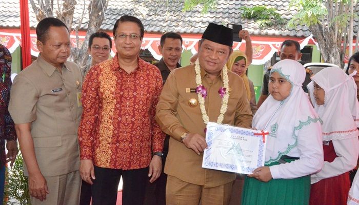 Bagikan 360 Beasiswa, PT Megasurya Diapresiasi Bupati Sidoarjo