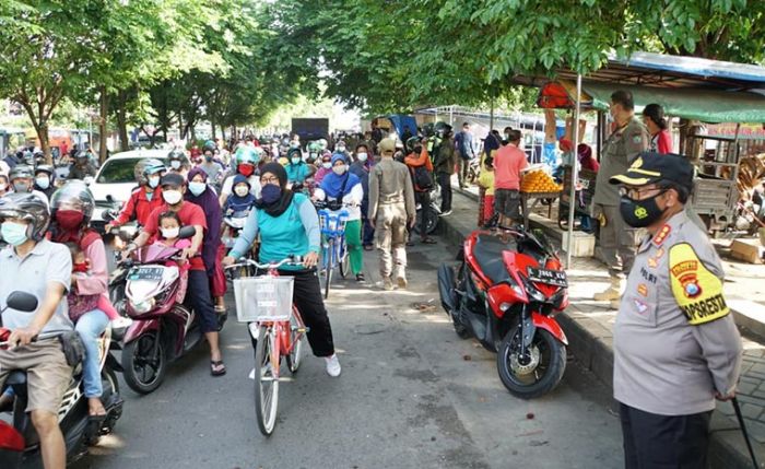 Tegakkan Disiplin Prokes, Forkopimda Sidoarjo Bubarkan Kerumunan di Kawasan Gading Fajar