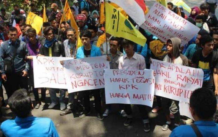 Tolak Revisi UU KPK, PMII Demo Gedung Dewan Kota Malang Tolak Revisi UU KPK, PMII Demo Gedung Dewan Kota Malang