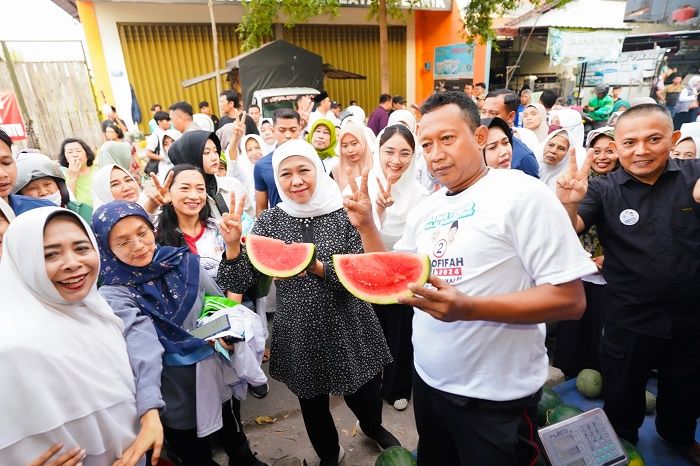 Blusukan Cek Harga di Pasar Blitar, Khofifah Puji Kualitas Sayur Premium di Pasar Tradisional Blusukan Cek Harga di Pasar Blitar, Khofifah Puji Kualitas Sayur Premium di Pasar Tradisional