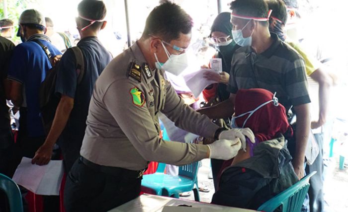 Percepat Herd Immunity, Polresta Sidoarjo Gelar Vaksinasi Tahap Dua untuk 1.000 Orang Percepat Herd Immunity, Polresta Sidoarjo Gelar Vaksinasi Tahap Dua untuk 1.000 Orang