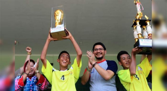 Wawali Serahkan Trofi untuk Juara Gala Tingkat SMP se-Pasuruan Kota Wawali Serahkan Trofi untuk Juara Gala Tingkat SMP se-Pasuruan Kota
