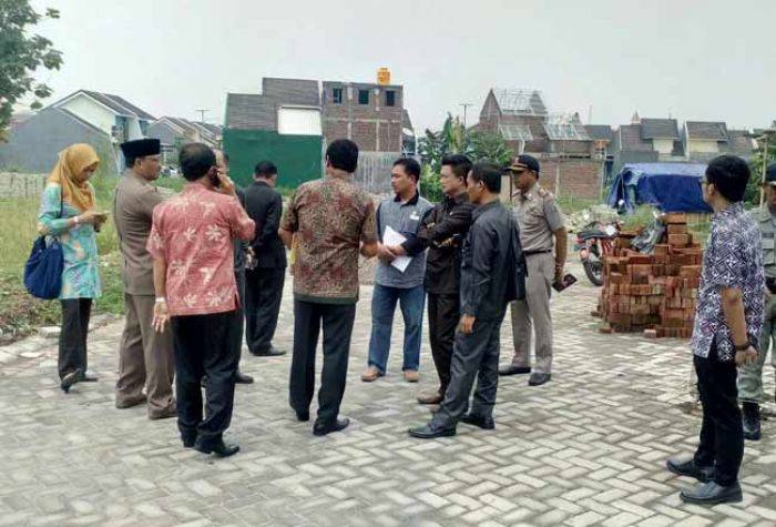 Sidak, DPRD Gresik Minta Perumahan Royal City Menganti Ditutup Sidak, DPRD Gresik Minta Perumahan Royal City Menganti Ditutup