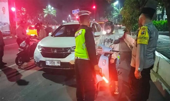 Jelang 1 Suro, Polrestabes Surabaya Lakukan Patroli Skala Besar untuk Pengamanan Jelang 1 Suro, Polrestabes Surabaya Lakukan Patroli Skala Besar untuk Pengamanan