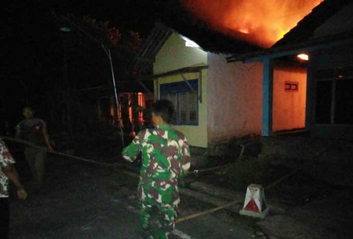 Nyalakan Lilin Saat Listrik Padam, Rumah Warga Srengat Ludes Terbakar