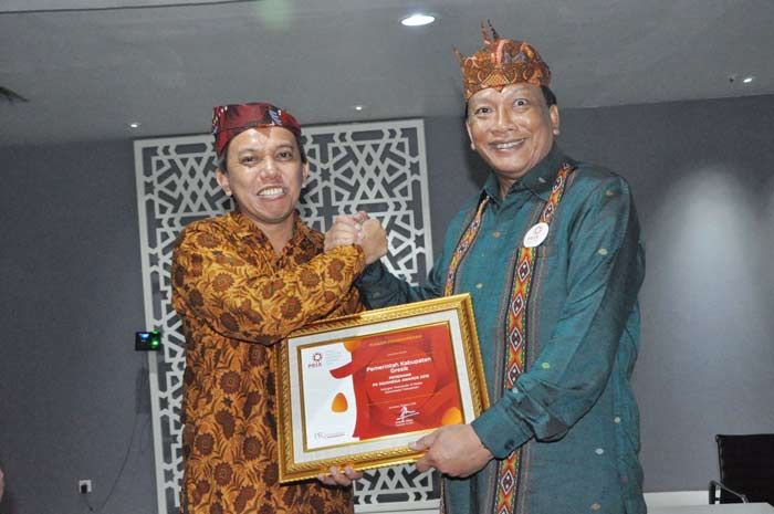 Pemkab Gresik Dinobatkan Sebagai Kabupaten Terpopuler Pemkab Gresik Dinobatkan Sebagai Kabupaten Terpopuler