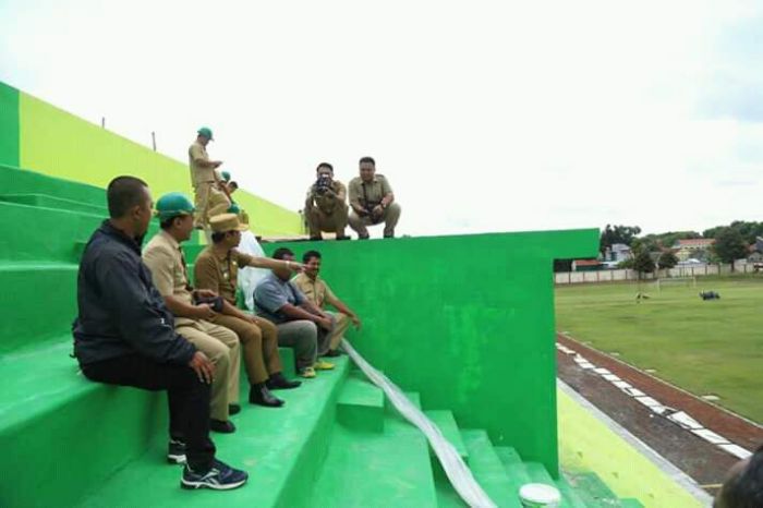 Sidak Pembangunan Stadion Semeru, Cak Thoriq: Yo Opo Garape Rek, Kok Asal-asalan Sidak Pembangunan Stadion Semeru, Cak Thoriq: Yo Opo Garape Rek, Kok Asal-asalan