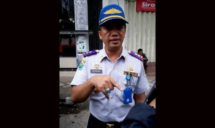 Dishub Kota Malang Ancam Jukir <i>Mokong</i>, Izin Dicabut jika Ketahuan Melanggar Dishub Kota Malang Ancam Jukir <i>Mokong</i>, Izin Dicabut jika Ketahuan Melanggar