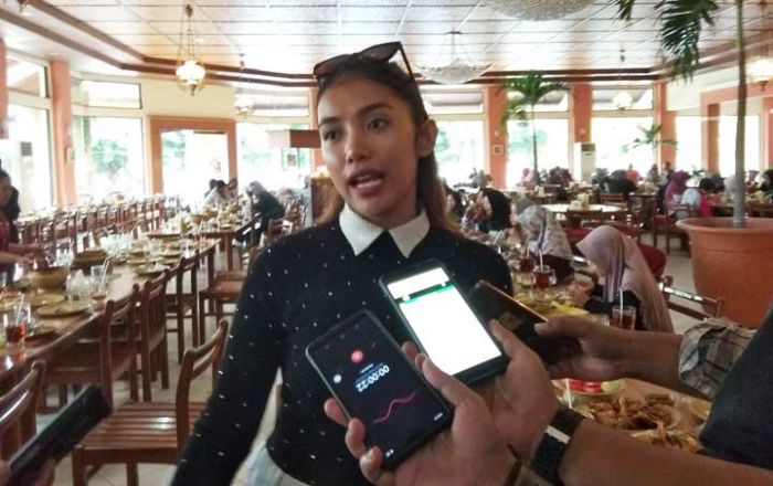 Ulang Tahun, Lara Silvy Ajak Yatim Piatu dan Abang Becak Makan Bersama Ulang Tahun, Lara Silvy Ajak Yatim Piatu dan Abang Becak Makan Bersama