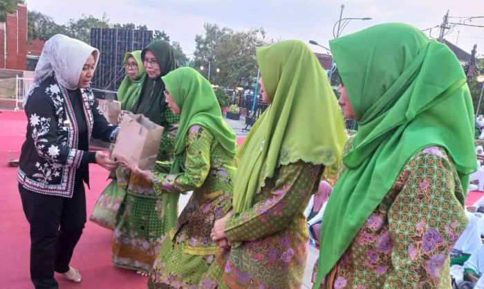 Ning Ita Ajak Seluruh Muslimat di Kota Mojokerto Sukseskan Pemilu 2024 Ning Ita Ajak Seluruh Muslimat di Kota Mojokerto Sukseskan Pemilu 2024