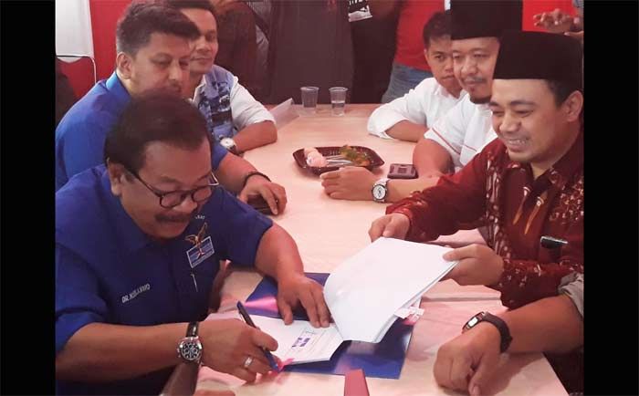 Pakde Karwo Kawal Pendaftaran Bacaleg Partai Demokrat ke KPU Jatim