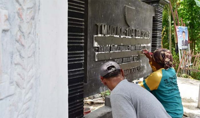 Satgas Bangun Tugu Prasasti TMMD ke-104, Sebagai Bukti Kemanunggalan TNI-Rakyat Satgas Bangun Tugu Prasasti TMMD ke-104, Sebagai Bukti Kemanunggalan TNI-Rakyat
